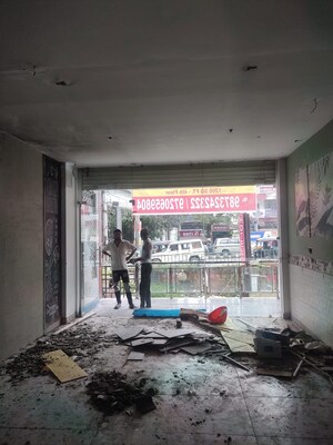  Showroom For Rent in JakhaN-Rajpur Road