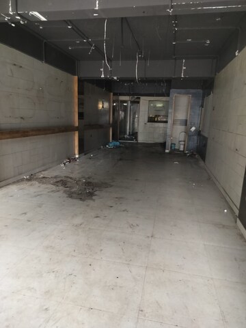  Showroom For Rent in JakhaN-Rajpur Road