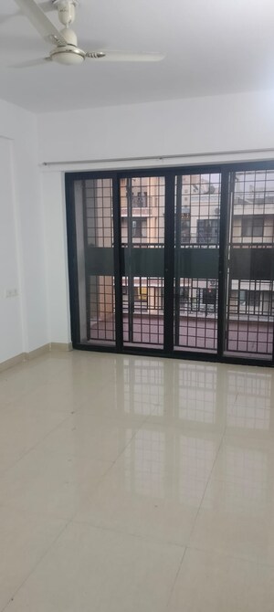 Room in 3 BHK Apartment at Brahma Suncity, Wadgaon Sheri – for Rent