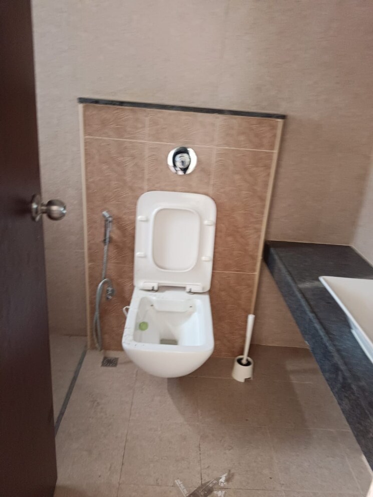 Attached Bathroom, puravankara-silversands 3 Bedroom 1350 Sq.Ft. Apartment In Mundhwa Pune 9622788