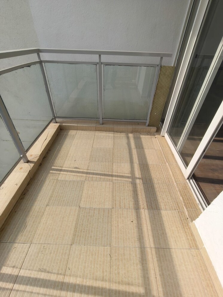 Balcony, emaar-imperial-gardens 3 Bedroom 2000 Sq.Ft. Apartment In Sector 102 Gurgaon 9622802