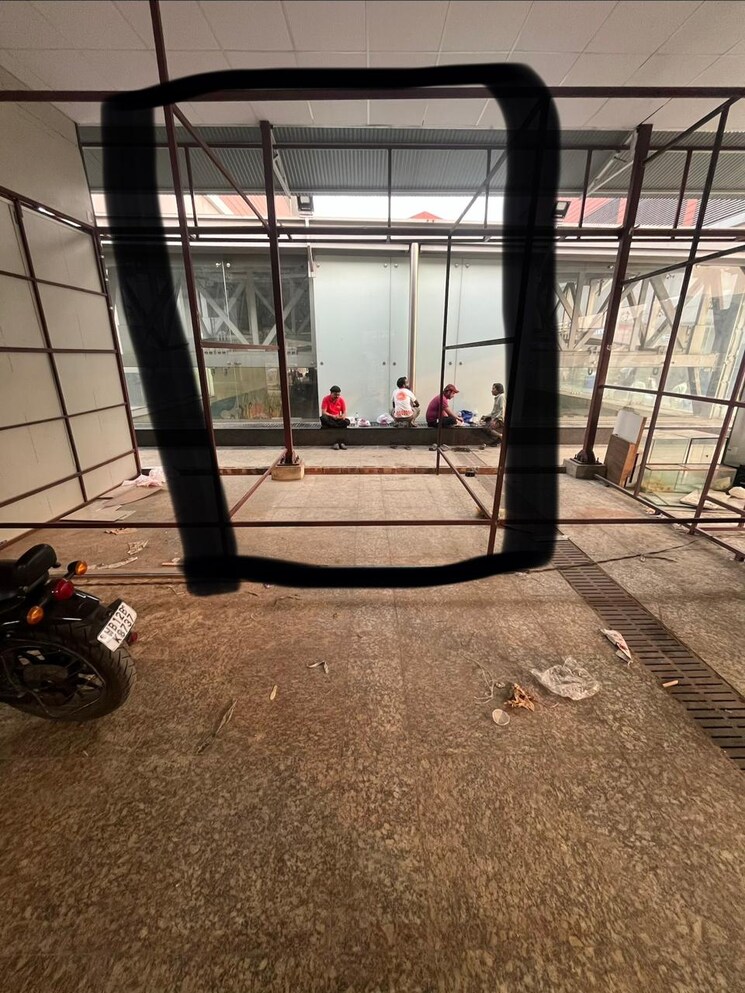 Exterior View, howrah railway station Commercial Shop 100 Sq.Ft. In Howrah Railway Station Kolkata 9622817