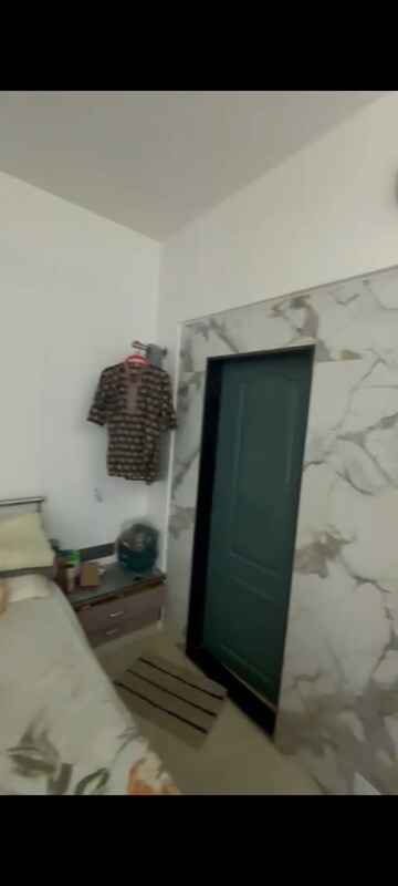 Furnished Amenities in 2 BHK Builder Floor at Kanakia Road – for Sale