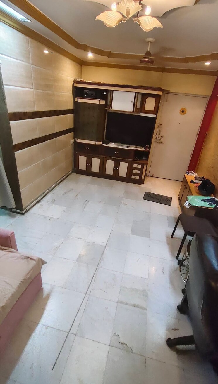 Room, seven bunglow 1 Bedroom 380 Sq.Ft. Apartment In Seven Bunglow Mumbai 9622835