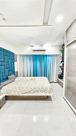 Bedroom in 2.5 BHK Apartment at Andheri East – for Sale
