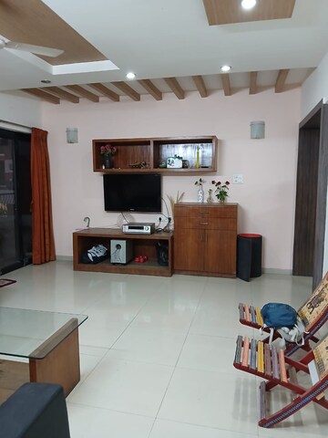 Room in 2 BHK Apartment at Shreeji Paradise, Aundh – for Rent