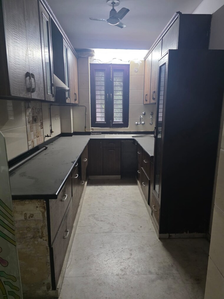 Kitchen, chitra vihar 3 Bedroom 1800 Sq.Ft. Builder Floor In Chitra Vihar Delhi 9622905