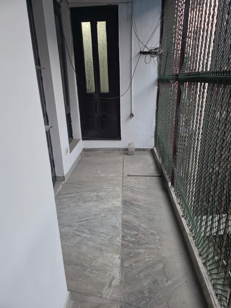 Balcony, chitra vihar 3 Bedroom 1800 Sq.Ft. Builder Floor In Chitra Vihar Delhi 9622905