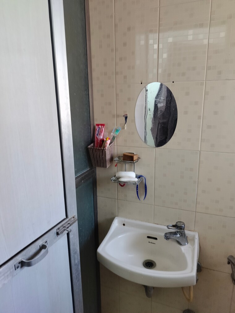 Bathroom, khira-nagar-owners-chs 2 Bedroom 550 Sq.Ft. Apartment In Santacruz West Mumbai 9622900