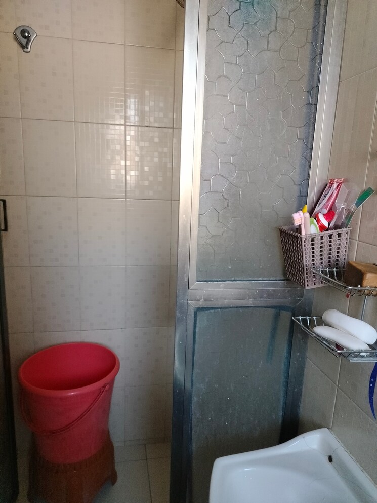 Bathroom, khira-nagar-owners-chs 2 Bedroom 550 Sq.Ft. Apartment In Santacruz West Mumbai 9622900