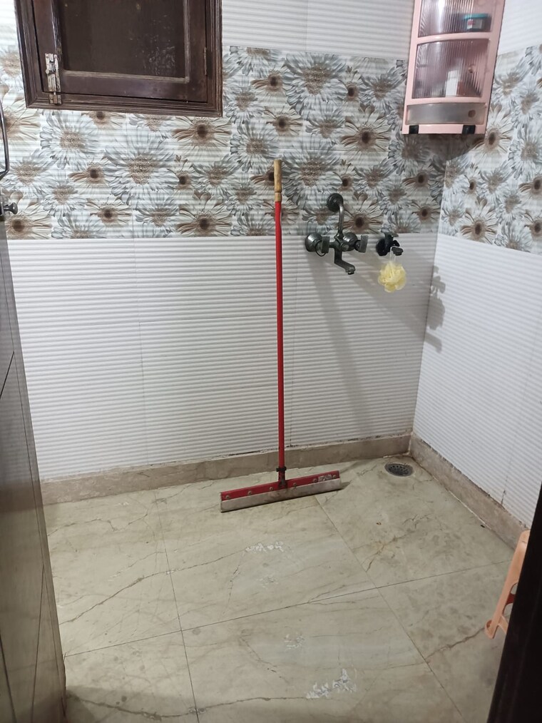 Bathroom, gagan vihar 2 Bedroom 1000 Sq.Ft. Builder Floor In Gagan Vihar Delhi 9622917