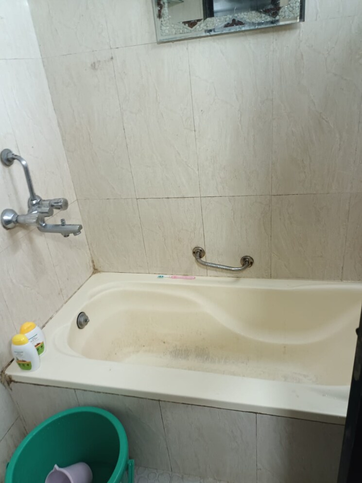 Bathroom, best-complex-andheri-west 3 Bedroom 950 Sq.Ft. Apartment In Andheri West Mumbai 9622949