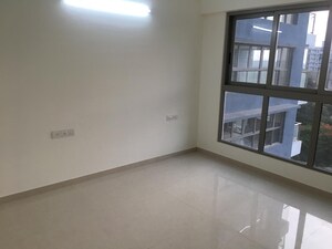 Room in 3 BHK Apartment at Goregaon West View CHS, Goregaon West – for Rent