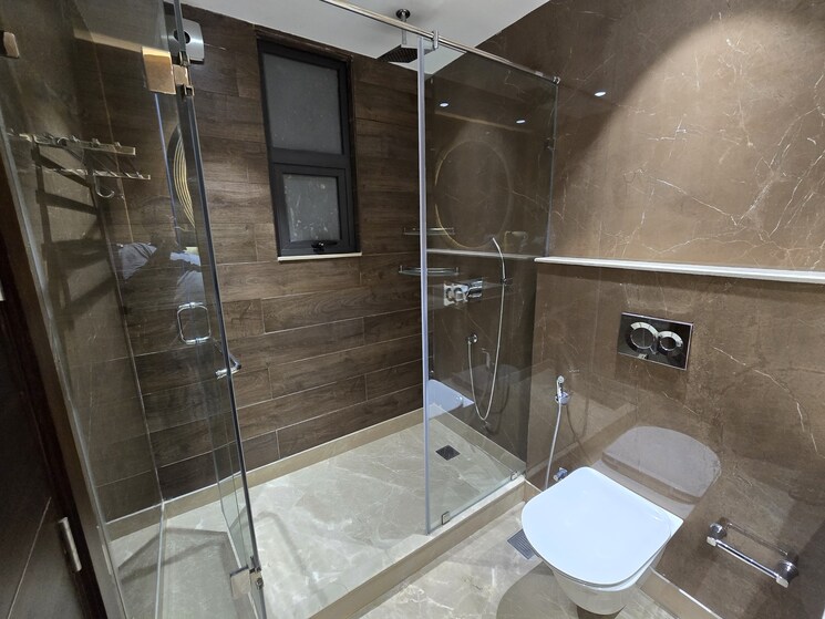 Attached Bathroom, safdarjung enclave 4 Bedroom 4500 Sq.Ft. Apartment In Safdarjung Enclave Delhi 9622984