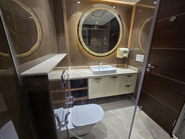 Attached Bathroom, safdarjung enclave 4 Bedroom 4500 Sq.Ft. Apartment In Safdarjung Enclave Delhi 9622984