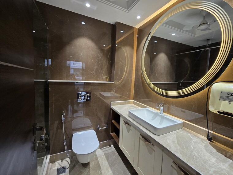Attached Bathroom, safdarjung enclave 4 Bedroom 4500 Sq.Ft. Apartment In Safdarjung Enclave Delhi 9622984