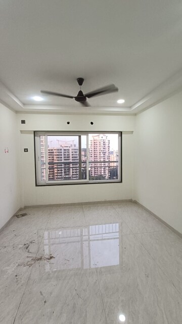 Room in 2 BHK Apartment at Goregaon West View CHS, Goregaon West – for Rent