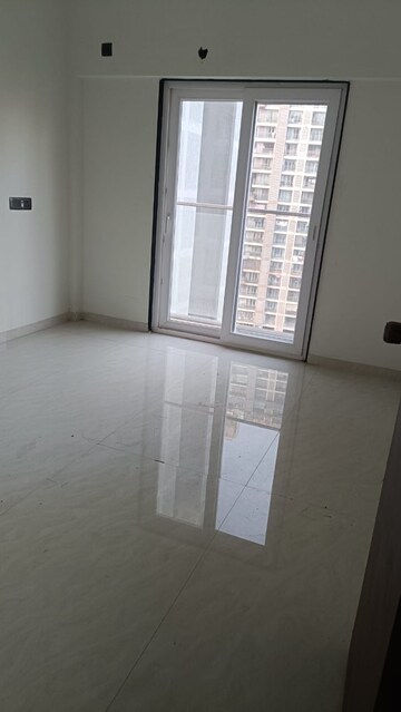 Room in 2 BHK Apartment at Goregaon West View CHS, Goregaon West – for Rent