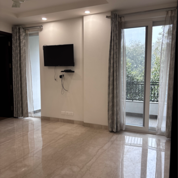 Room in 4 BHK Builder Floor at Green Park Extension – for Rent