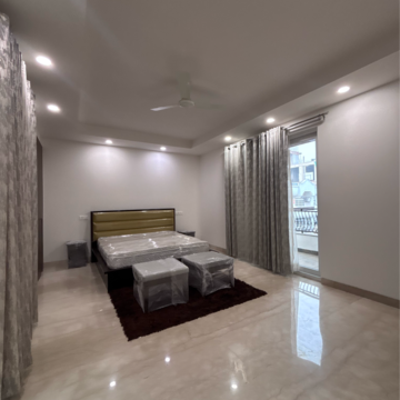 Master Bedroom in 4 BHK Builder Floor at Green Park Extension – for Rent