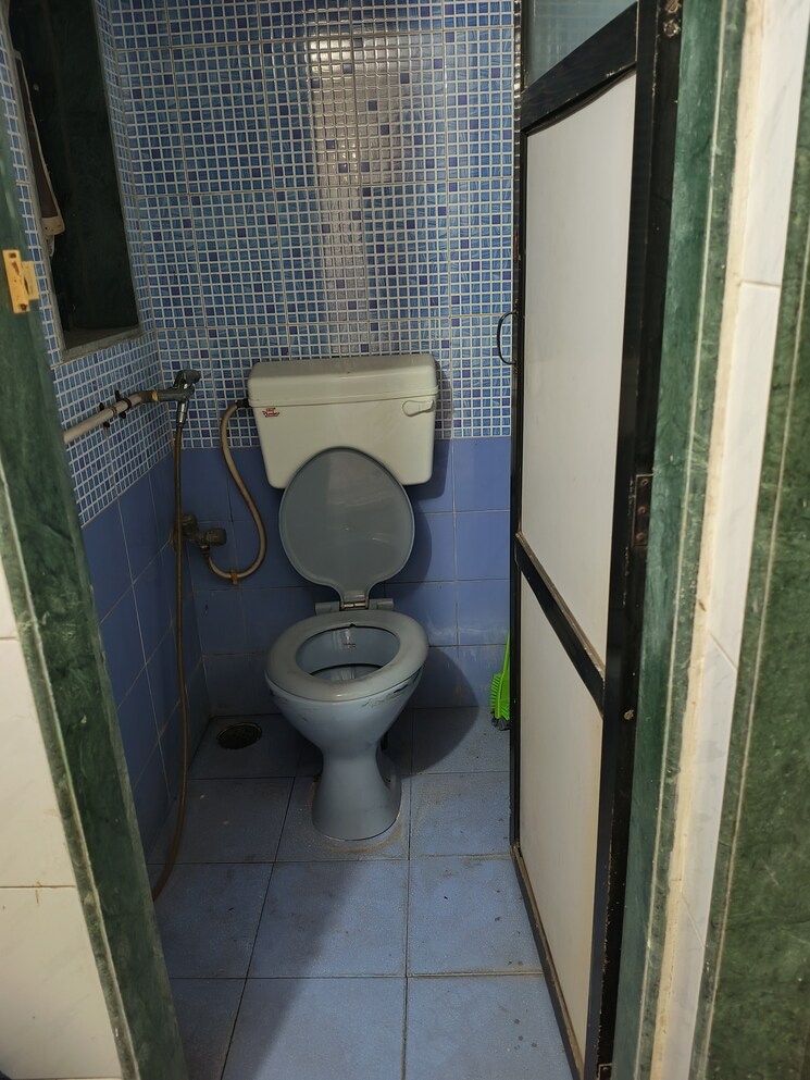 Bathroom, chhabhaiya-park 1 Bedroom 500 Sq.Ft. Apartment In Balkum Pada Thane 9623009