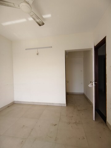 Room in 2 BHK Apartment at Aspen Park, Goregaon East – for Rent