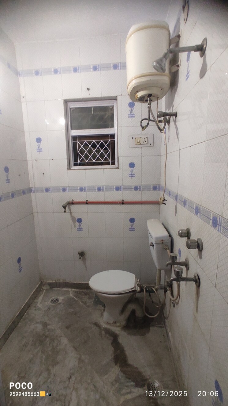 Bathroom, mehrauli 2.5 Bedroom 1000 Sq.Ft. Builder Floor In Mehrauli Delhi 9623044
