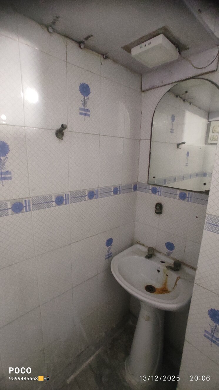 Bathroom, mehrauli 2.5 Bedroom 1000 Sq.Ft. Builder Floor In Mehrauli Delhi 9623044