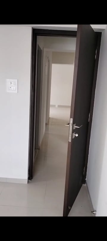 Room in 2 BHK Apartment at Alliance Fortuna Blue, Lower Parel – for Rent