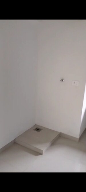 Room in 2 BHK Apartment at Alliance Fortuna Blue, Lower Parel – for Rent