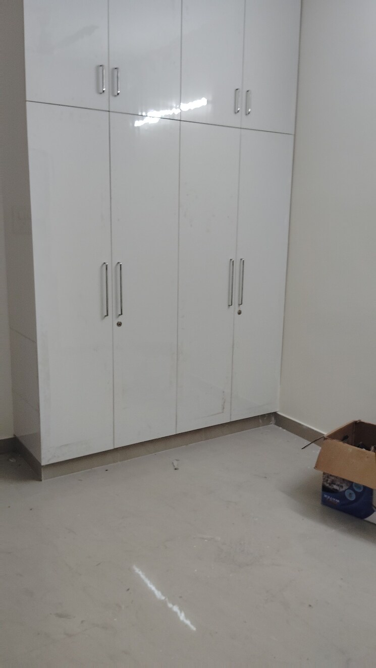 Room, kalkaji 2.5 Bedroom 700 Sq.Ft. Builder Floor In Kalkaji Delhi 9623060