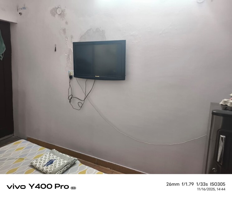 Room, kalkaji 2.5 Bedroom 700 Sq.Ft. Builder Floor In Kalkaji Delhi 9623060