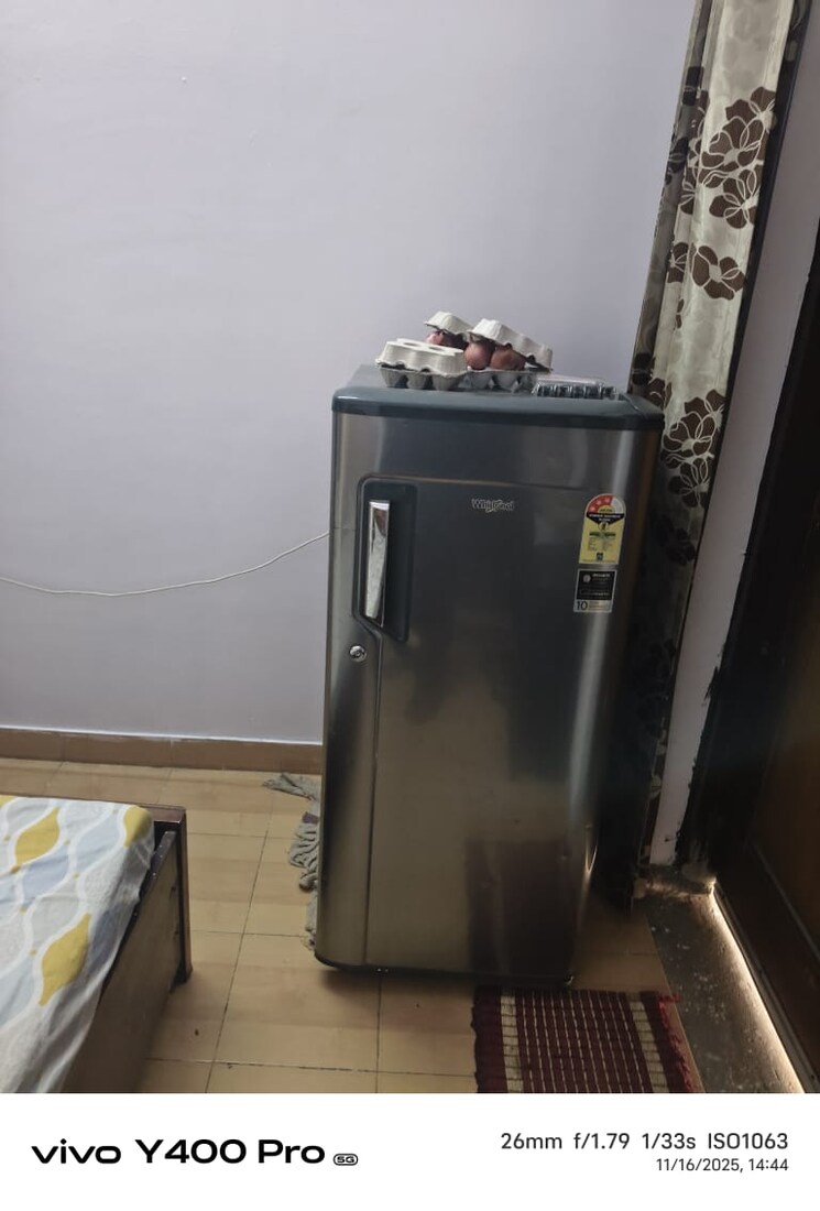 Room, kalkaji 2.5 Bedroom 700 Sq.Ft. Builder Floor In Kalkaji Delhi 9623060