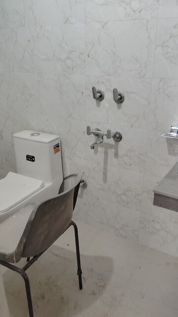 Attached Bathroom in 2.5 BHK Builder Floor at Kalkaji – for Rent