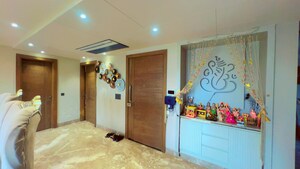 Room in 3 BHK Builder Floor at Anand Vihar – for Rent