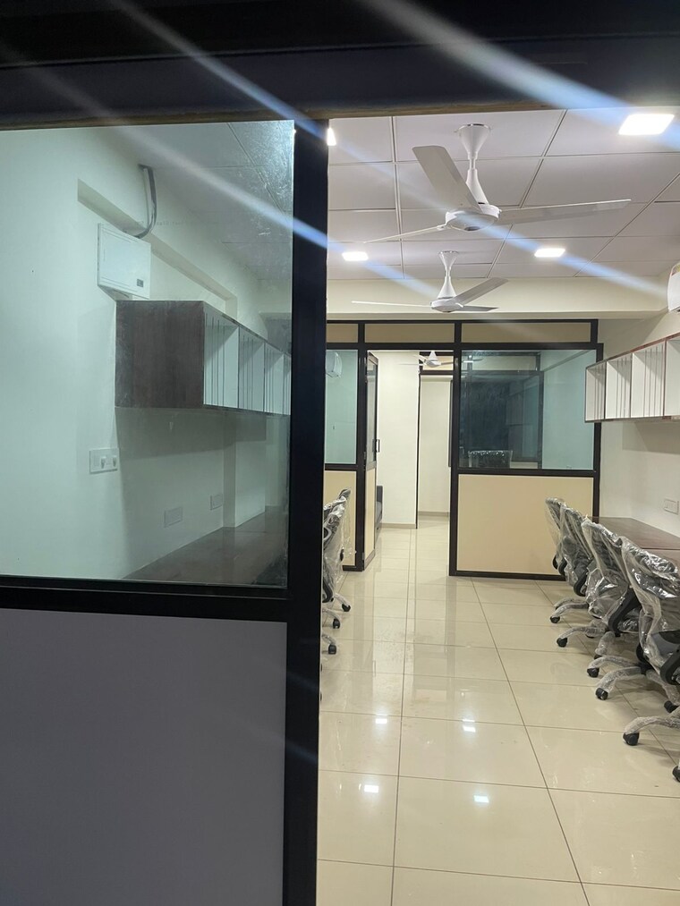 Team Area, alkapuri Commercial Office Space 375 Sq.Ft. In Alkapuri Vadodara 9623093
