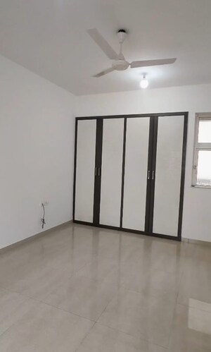 Room in 3.5 BHK Apartment at Hiranandani Meadows, Manpada – for Rent