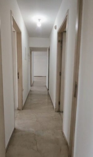 Building Lobby in 3.5 BHK Apartment at Hiranandani Meadows, Manpada – for Rent