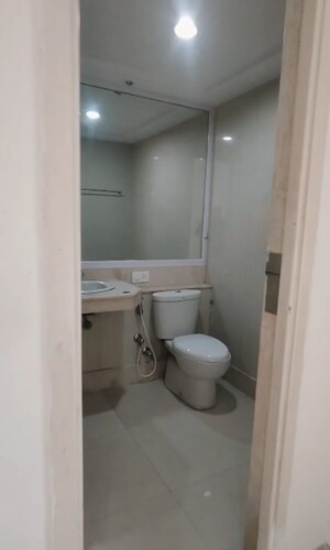 Bathroom in 3.5 BHK Apartment at Hiranandani Meadows, Manpada – for Rent
