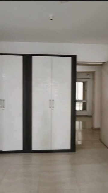 Room in 3.5 BHK Apartment at Hiranandani Meadows, Manpada – for Rent