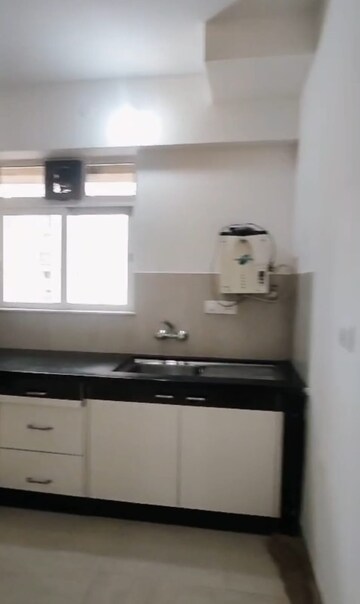 Kitchen in 3.5 BHK Apartment at Hiranandani Meadows, Manpada – for Rent