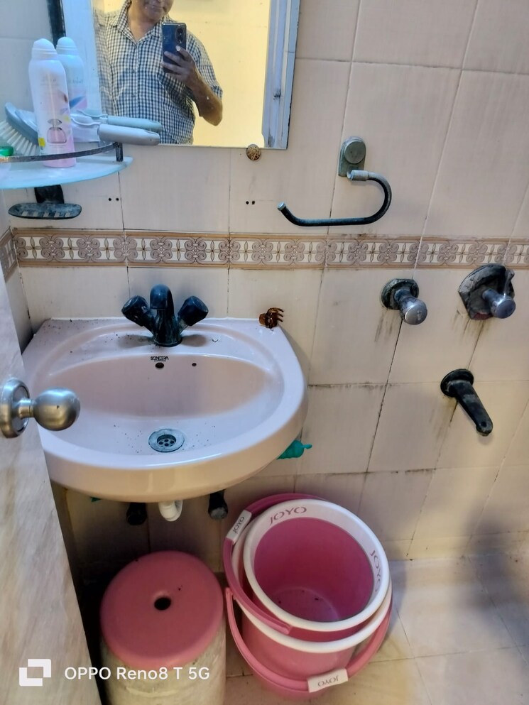 Bathroom, andheri west 1 Bedroom 600 Sq.Ft. Apartment In Andheri West Mumbai 9623115