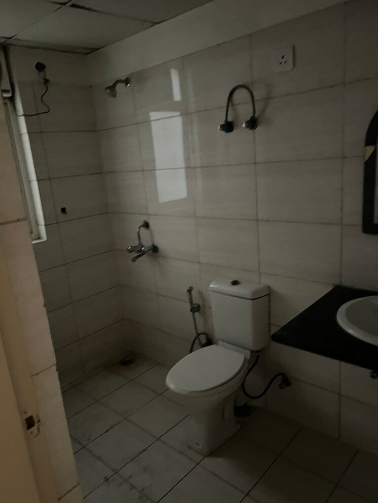 Bathroom, suncity-avenue-76 2 Bedroom 582 Sq.Ft. Apartment In Sector 76 Gurgaon 9623106
