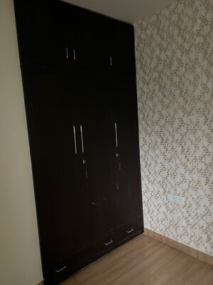 Room in 2 BHK Apartment at Suncity Avenue 76, Sector 76 – for Sale