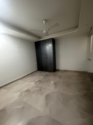 Room in 3 BHK Builder Floor at Sector 12 – for Rent