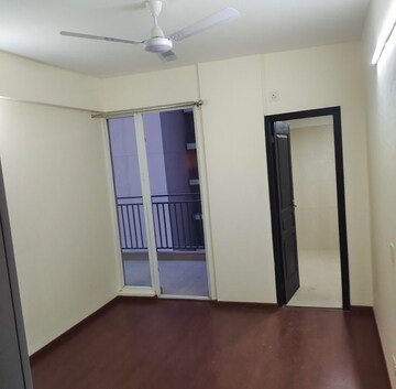 Room in 3.5 BHK Apartment at 3C Orris Greenopolis, Sector 89 – for Rent