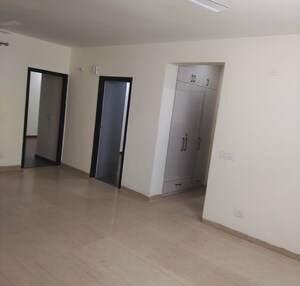 Room in 3.5 BHK Apartment at 3C Orris Greenopolis, Sector 89 – for Rent