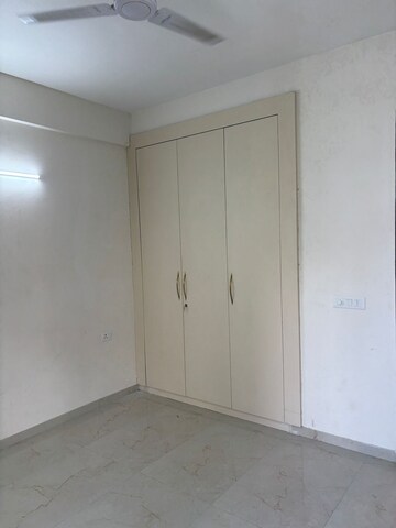 Room in 2 BHK Apartment at Suncity Avenue 76, Sector 76 – for Sale