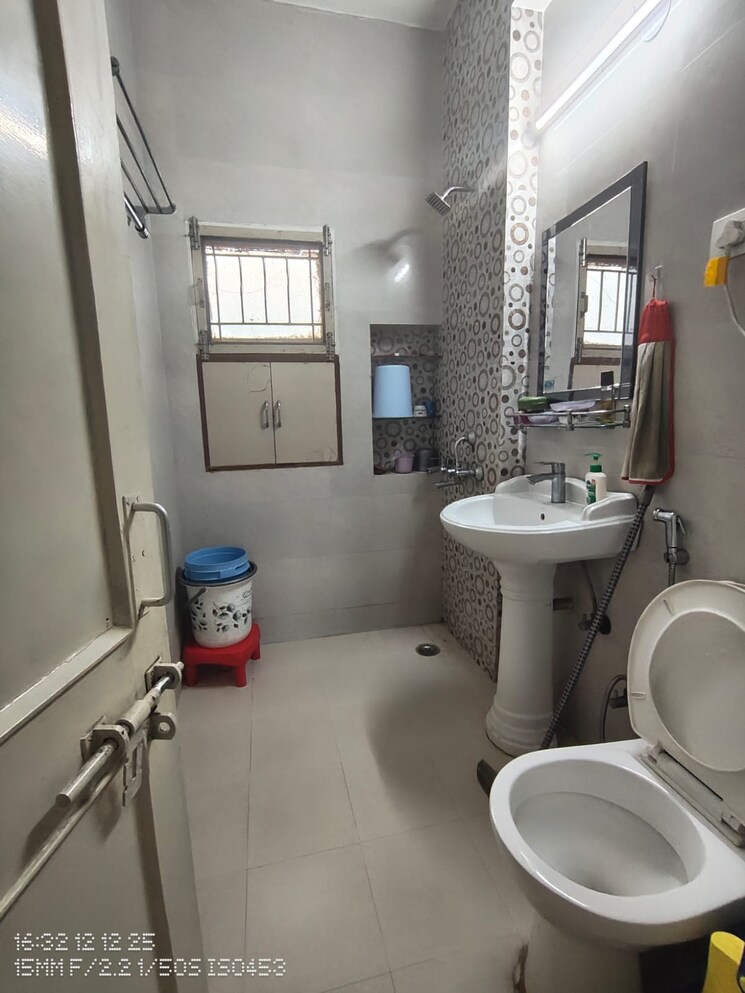 Attached Bathroom, vijay-ratan-vihar 3 Bedroom 1500 Sq.Ft. Apartment In Sector 15 Gurgaon 9623133