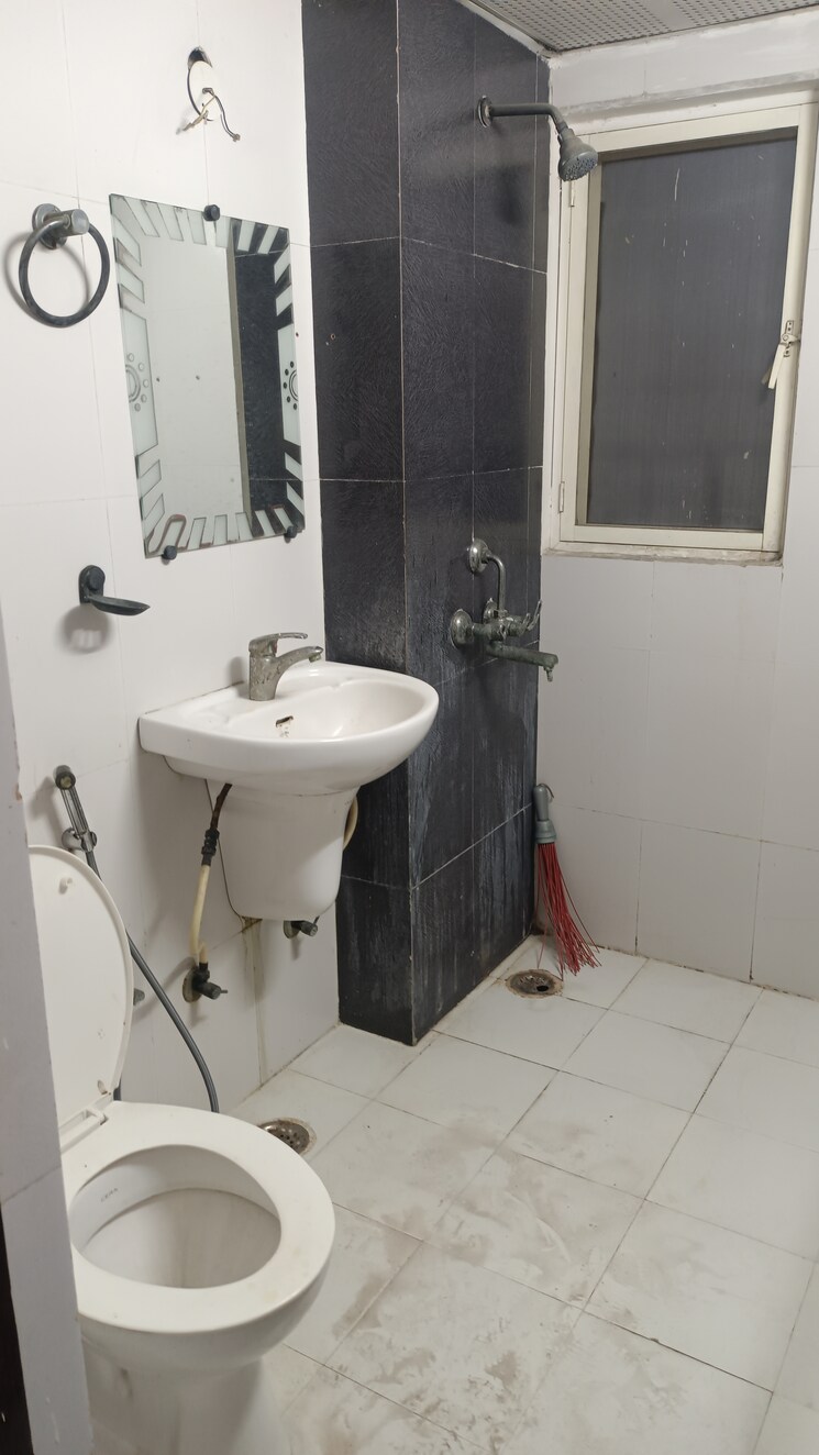 Bathroom, jm-orchid 2 Bedroom 1147 Sq.Ft. Apartment In Sector 76 Noida 9623137